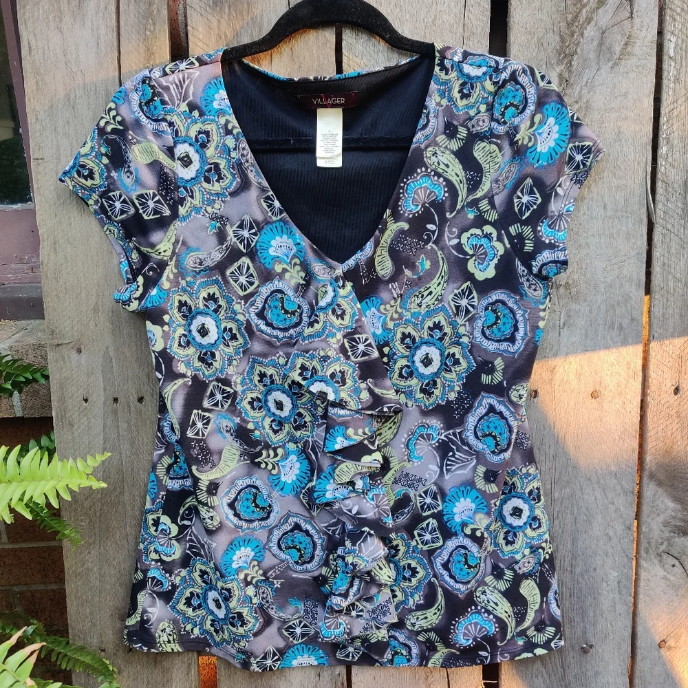 Bright boho design ruffle top MUST BUNDLE